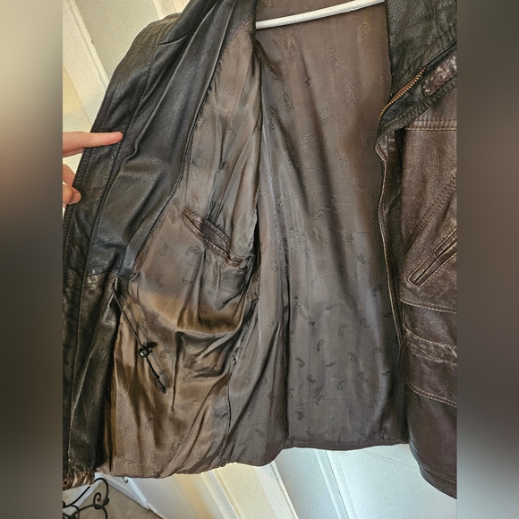 Vintage Leather Jacket - Picture 9 of 11
